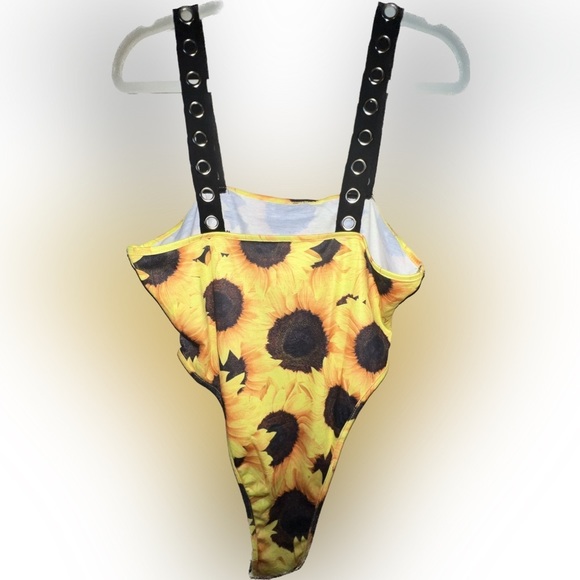 NWOT Sunflower Print Grommet Eyelet Teddy Bodysuit Sunflower 🌻 size M - Picture 5 of 7